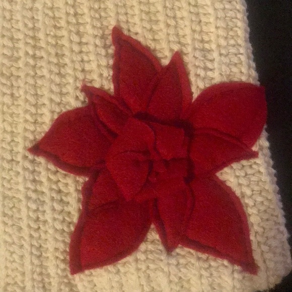 NWOT Knit Poinsettia Beanie - Picture 3 of 8